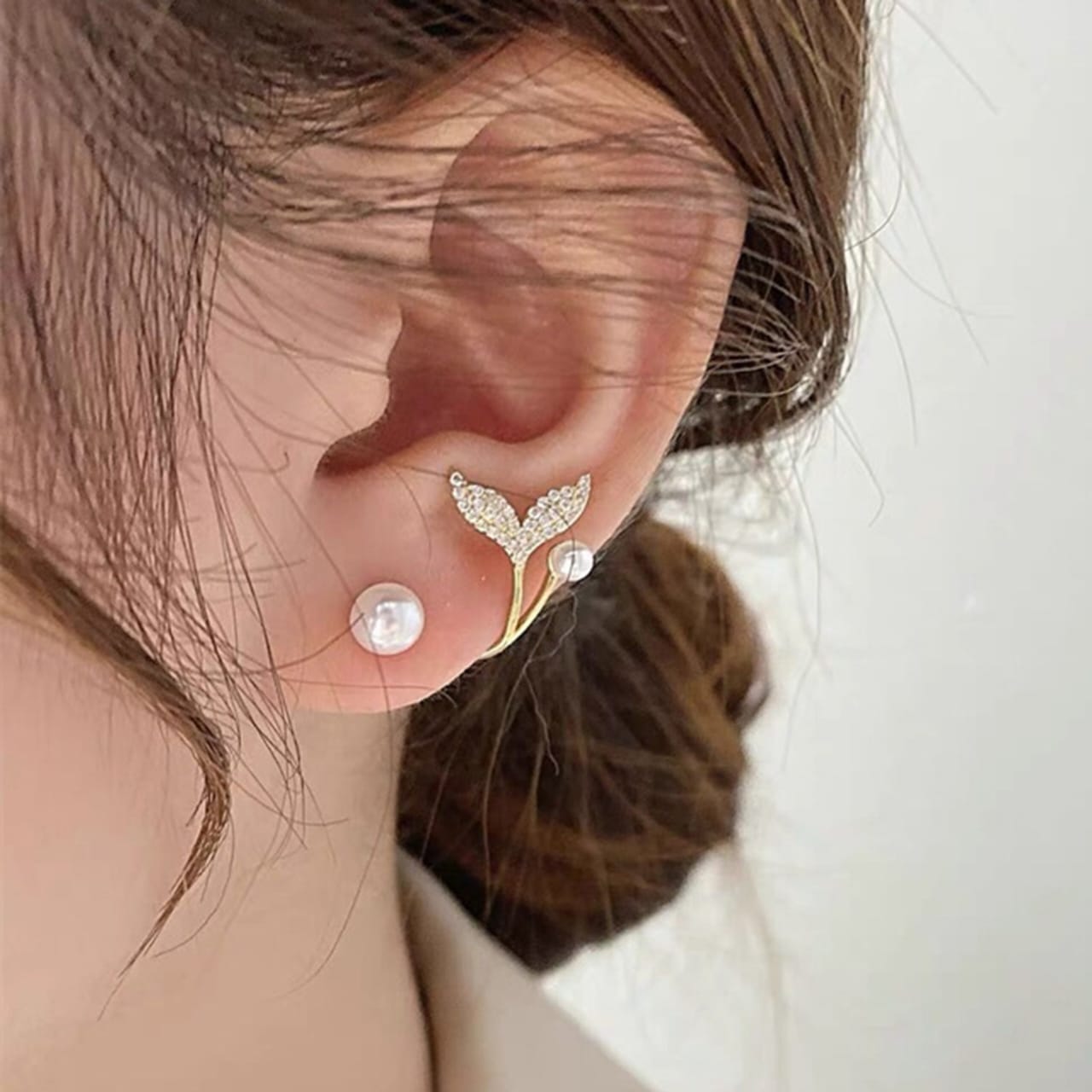 AUJ-939 Korean Fish Tail Earrings – BLACK